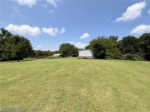 Exterior - 5525 Slaytonville Rd, Hackett, AR 72937 photo 7 of 10