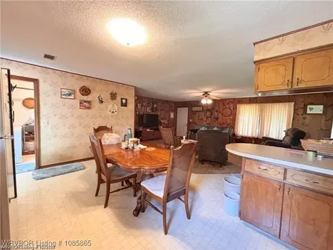 Dining - 5525 Slaytonville Rd, Hackett, AR 72937 photo 1 of 1