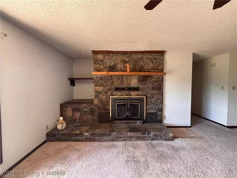 Living - 922 S Pine St, Hartford, AR 72938 photo 3 of 9