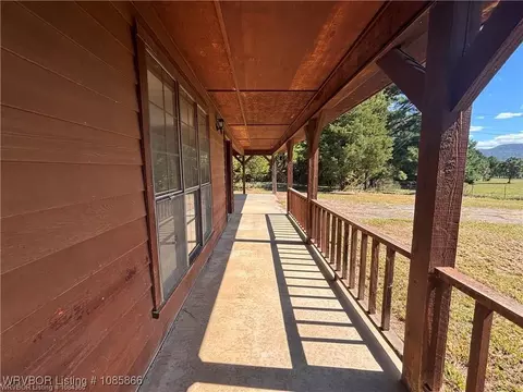 Exterior - 922 S Pine St, Hartford, AR 72938 photo 9 of 17