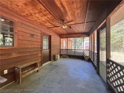 Exterior - 922 S Pine St, Hartford, AR 72938 photo 3 of 17