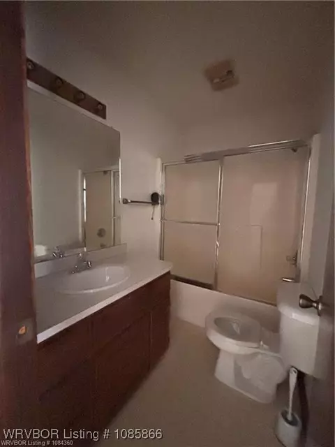Bath - 922 S Pine St, Hartford, AR 72938 photo 1 of 3