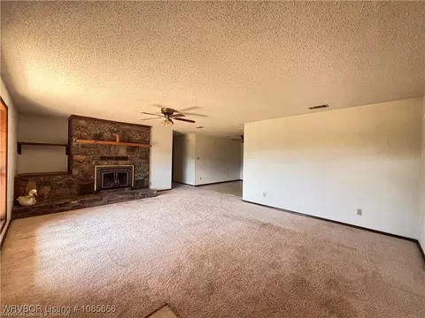Living - 922 S Pine St, Hartford, AR 72938 photo 1 of 9