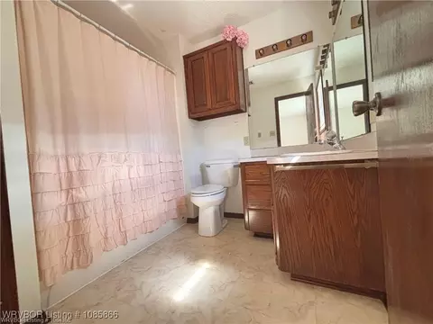 Bath - 922 S Pine St, Hartford, AR 72938 photo 2 of 3