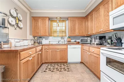 Kitchen - 2808 Alabama Ave, Fort Smith, AR 72901 photo 1 of 2