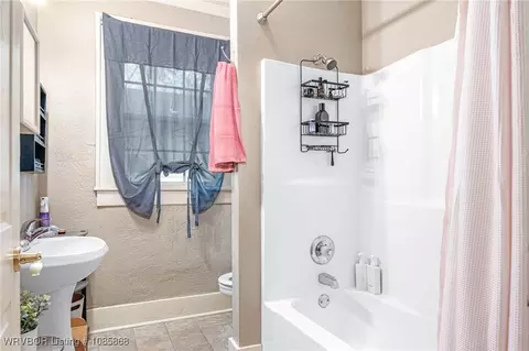 Bath - 2808 Alabama Ave, Fort Smith, AR 72901 photo 2 of 6