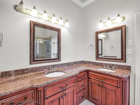 Bath - 11200 Quail Crest Ct, Fort Smith, AR 72916 photo 3 of 4