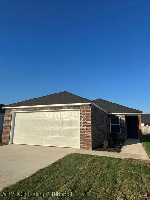 8825 Preston Wood Dr, Fort Smith, AR 72916