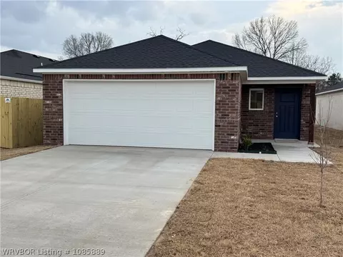 8802 Preston Wood Dr, Fort Smith, AR 72916