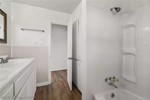Bath - 4627 Mussett Rd, Fort Smith, AR 72904 photo 3 of 3