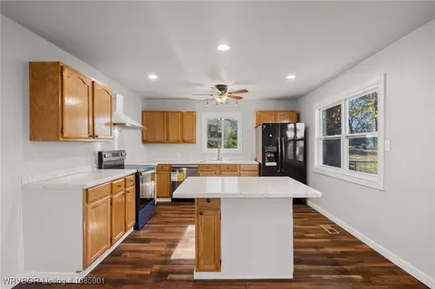Kitchen - 4627 Mussett Rd, Fort Smith, AR 72904 photo 1 of 2