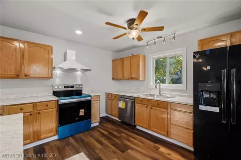 Kitchen - 4627 Mussett Rd, Fort Smith, AR 72904 photo 2 of 2