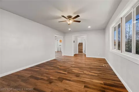 Living - 4627 Mussett Rd, Fort Smith, AR 72904 photo 2 of 3