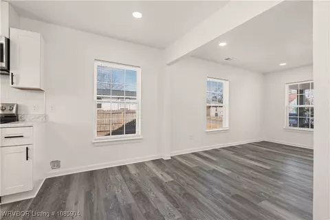 Living - 2101 N 30th St, Fort Smith, AR 72904 photo 3 of 3