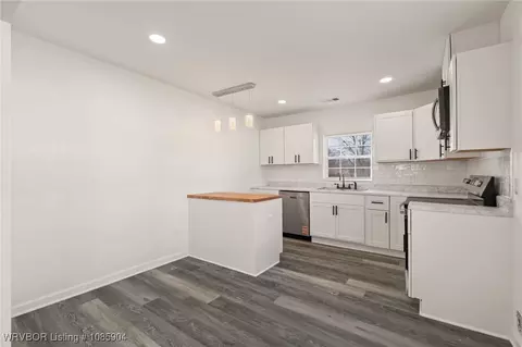 Kitchen - 2101 N 30th St, Fort Smith, AR 72904 photo 1 of 3