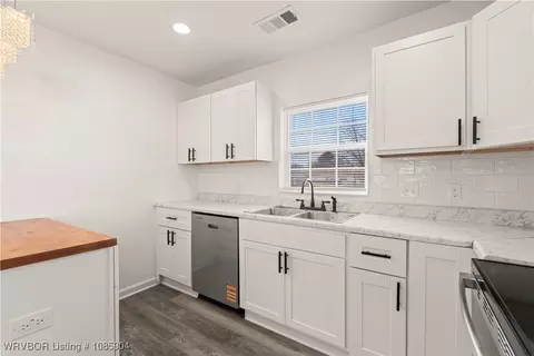 Kitchen - 2101 N 30th St, Fort Smith, AR 72904 photo 2 of 3