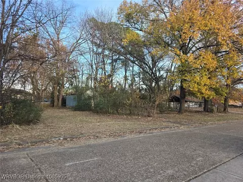 319 S 9th St, Van Buren, AR 72956