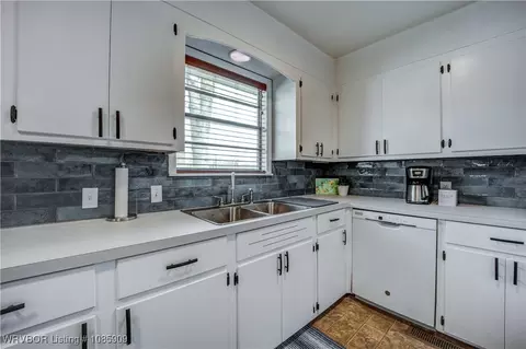 Kitchen - 254 Main St, Alma, AR 72921 photo 4 of 6