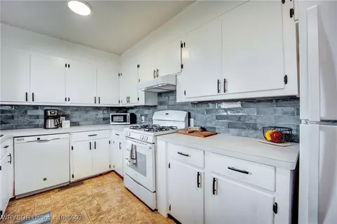 Kitchen - 254 Main St, Alma, AR 72921 photo 2 of 6