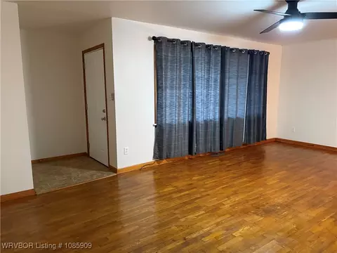 Living - 254 Main St, Alma, AR 72921 photo 1 of 6