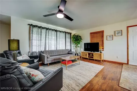 Living - 254 Main St, Alma, AR 72921 photo 2 of 6