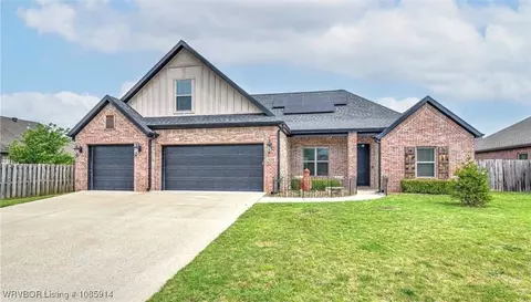 4222 Troon Dr, Fayetteville, AR 72701