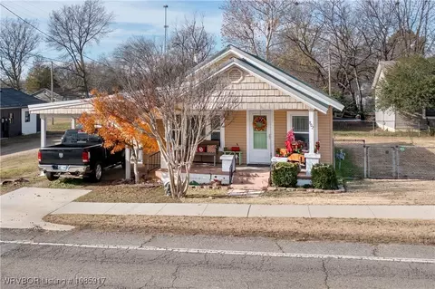 802 S Main, Muldrow, OK 74948
