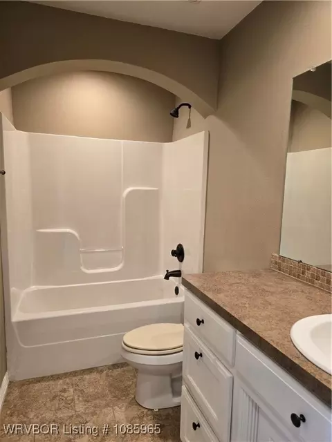 Bath - 1906 Yukon Dr, Barling, AR 72923 photo 1 of 2