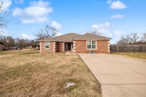 720 Line St, Dyer, AR 72935