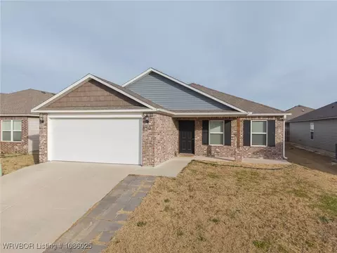 850 E Sparrow Cir, Fayetteville, AR 72701