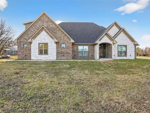 1104 Maple Ln, Stigler, OK 74462