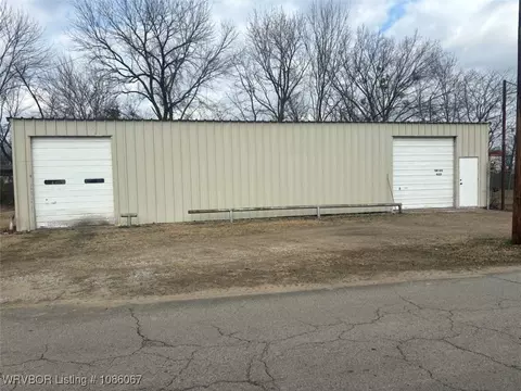 1019 E Choctaw Ave, Sallisaw, OK 74955
