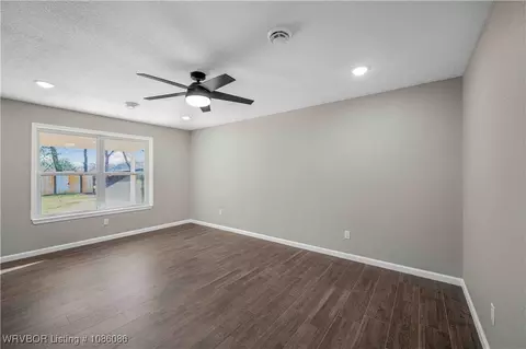 412 7th St, Barling, AR 72923 photo 5