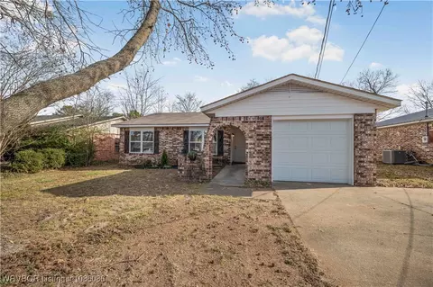 412 7th St, Barling, AR 72923 photo 2