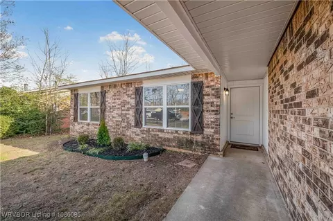 412 7th St, Barling, AR 72923 photo 3