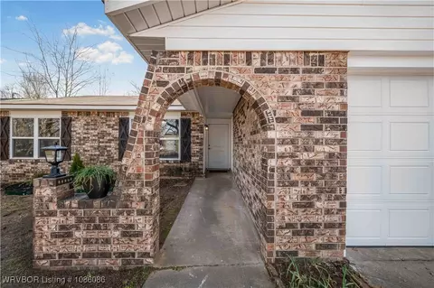 412 7th St, Barling, AR 72923 photo 4