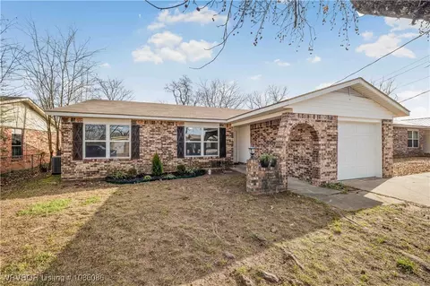 412 7th St, Barling, AR 72923