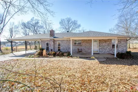 Exterior - 409 Edwards Rd, Alma, AR 72921 photo 2 of 5