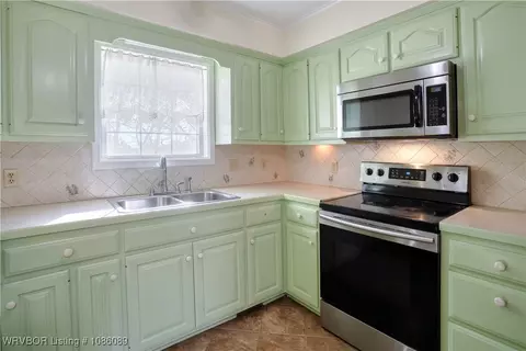 Kitchen - 409 Edwards Rd, Alma, AR 72921 photo 1 of 3