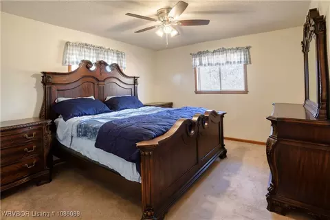 Bedroom - 409 Edwards Rd, Alma, AR 72921 photo 2 of 3