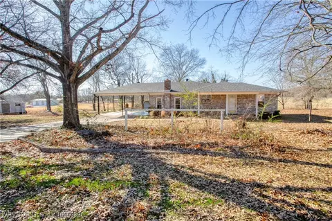 Exterior - 409 Edwards Rd, Alma, AR 72921 photo 3 of 5