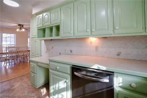 Kitchen - 409 Edwards Rd, Alma, AR 72921 photo 3 of 3