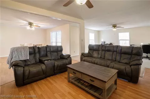 Living - 409 Edwards Rd, Alma, AR 72921 photo 2 of 3