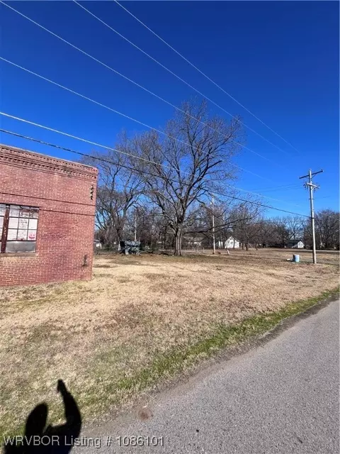 320 S Main St, Spiro, OK 74959 photo 3