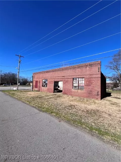 320 S Main St, Spiro, OK 74959 photo 2