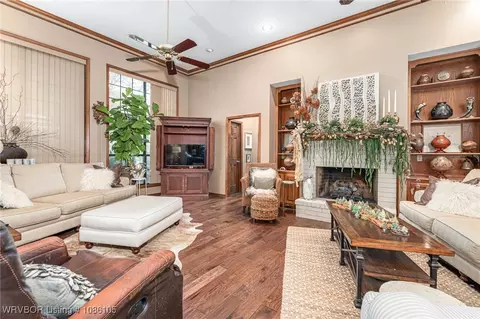 Living - 2105 Massard Rd, Fort Smith, AR 72903 photo 2 of 4