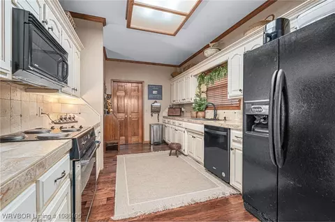 Kitchen - 2105 Massard Rd, Fort Smith, AR 72903 photo 2 of 5