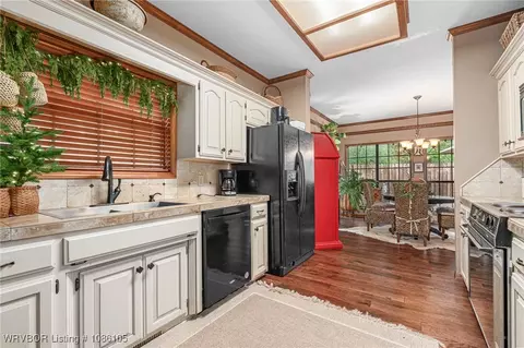 Kitchen - 2105 Massard Rd, Fort Smith, AR 72903 photo 5 of 5