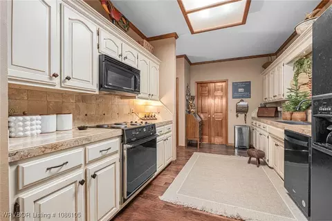 Kitchen - 2105 Massard Rd, Fort Smith, AR 72903 photo 3 of 5