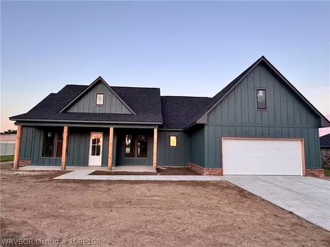 2008 Prairie Fire Dr, Sallisaw, OK 74955